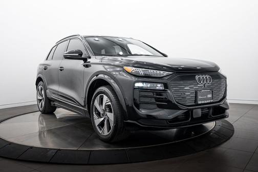 Mythos Black Metallic 2025 Audi Q6 e-tron Premium Plus