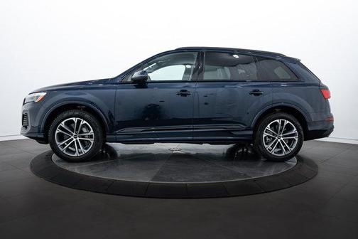 2025 Audi Q7 45 Premium Plus