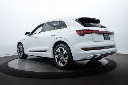 2022 Audi e-tron Premium Plus