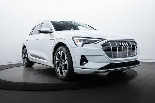 2022 Audi e-tron Premium Plus