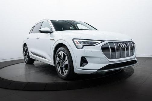 2022 Audi e-tron Premium Plus
