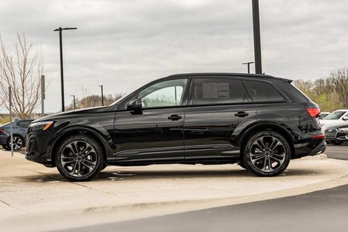 Mythos Black Metallic 2026 Audi Q7 55 Premium Plus