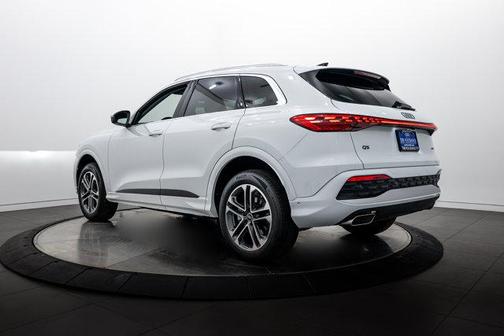 Glacier White 2026 Audi Q5 Premium