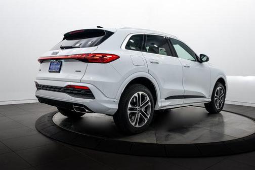 Glacier White 2026 Audi Q5 Premium