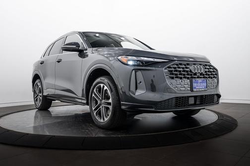 Tambora Gray Metallic 2025 Audi Q5 Premium