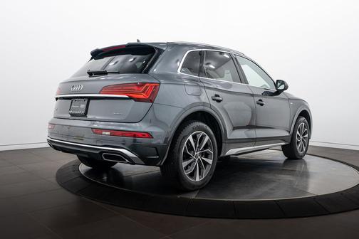 Daytona Gray Pearl Effect 2024 Audi Q5 45 S line Premium Plus