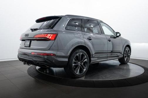 2025 Audi Q7 55 Premium Plus