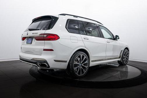 2022 BMW X7 M50i