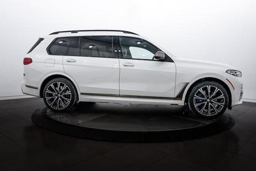 2022 BMW X7 M50i