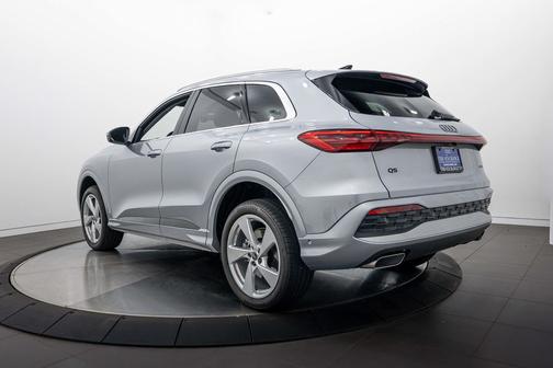 Florett Silver Metallic 2026 Audi Q5 Premium Plus