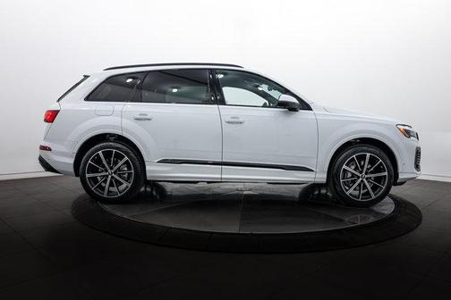 2025 Audi Q7 45 Premium Plus