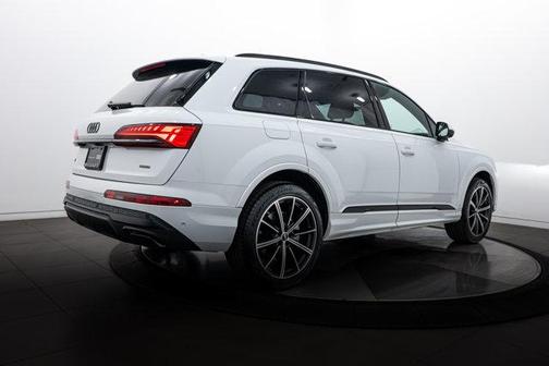 2025 Audi Q7 45 Premium Plus