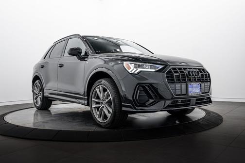 Mythos Black Metallic 2025 Audi Q3 S line Premium