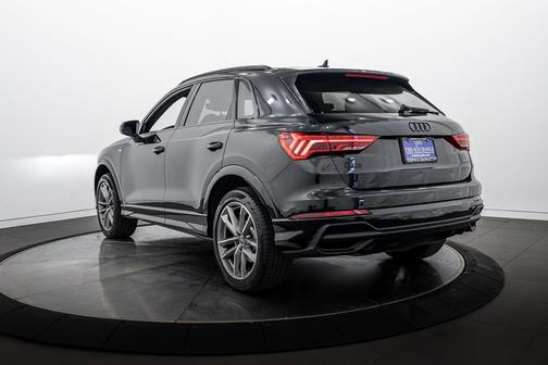 Mythos Black Metallic 2025 Audi Q3 S line Premium