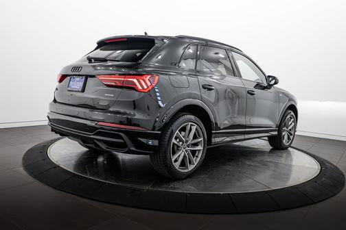 Mythos Black Metallic 2025 Audi Q3 S line Premium