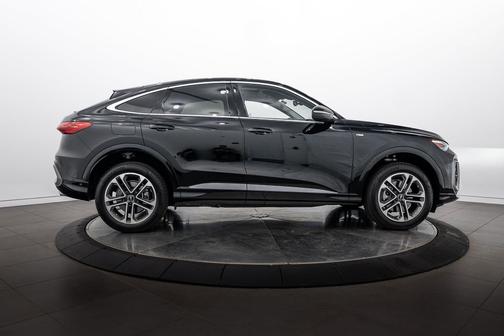 Mythos Black Metallic 2025 Audi Q5 Premium Plus