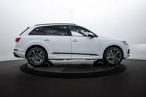 2023 Audi Q7 55 Premium Plus