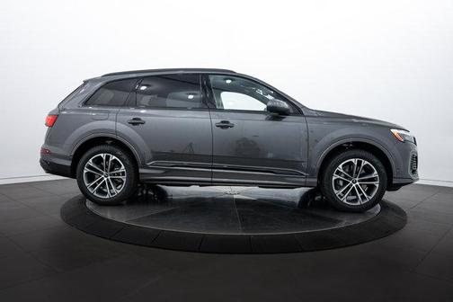 2025 Audi Q7 45 Premium Plus