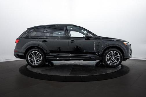 2025 Audi Q7 45 Premium Plus