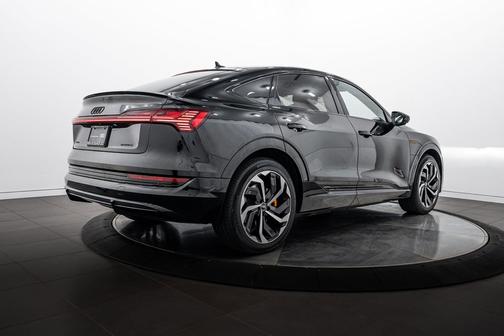 Mythos Black Metallic 2023 Audi e-tron Sportback S line Premium Plus