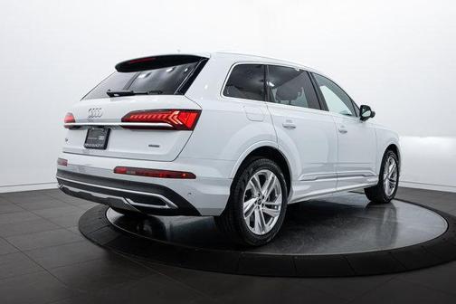 2024 Audi Q7 55 Premium Plus
