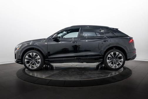 Mythos Black Metallic 2025 Audi Q8 55 Premium Plus