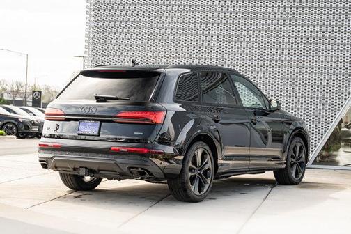 Mythos Black Metallic 2026 Audi Q7 55 Premium Plus