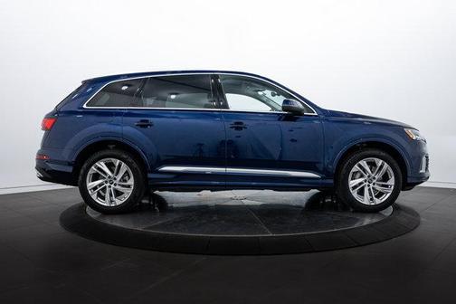 2023 Audi Q7 45 Premium Plus