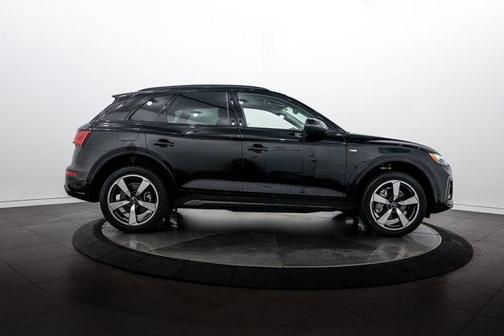 Mythos Black Metallic 2023 Audi Q5 45 S line Premium Plus