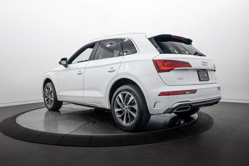 Arkona White 2024 Audi Q5 45 S line Premium Plus