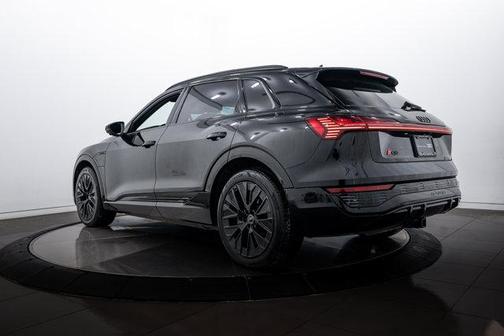 2024 Audi Q8 e-tron Prestige