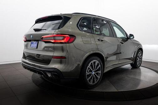 Manhattan Green Metallic 2023 BMW X5 PHEV xDrive45e