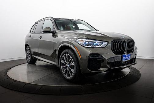 Manhattan Green Metallic 2023 BMW X5 PHEV xDrive45e