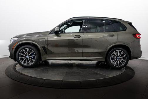 Manhattan Green Metallic 2023 BMW X5 PHEV xDrive45e