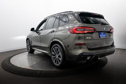 Manhattan Green Metallic 2023 BMW X5 PHEV xDrive45e