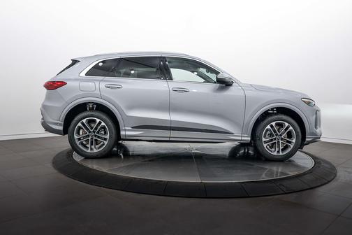 FLORETT SILVER 2026 Audi Q5 Premium Plus