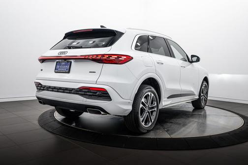 Arkona White 2025 Audi Q5 Premium