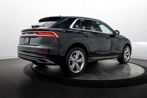 Mythos Black Metallic 2023 Audi Q8 55 Premium
