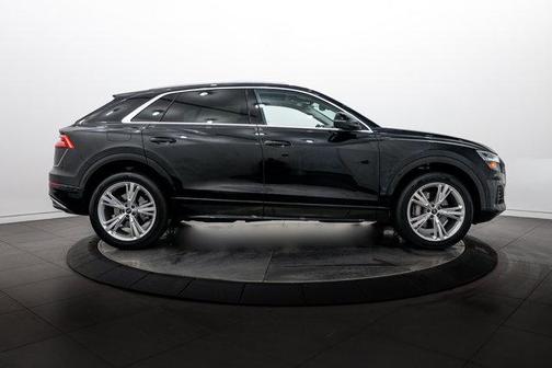 Mythos Black Metallic 2023 Audi Q8 55 Premium