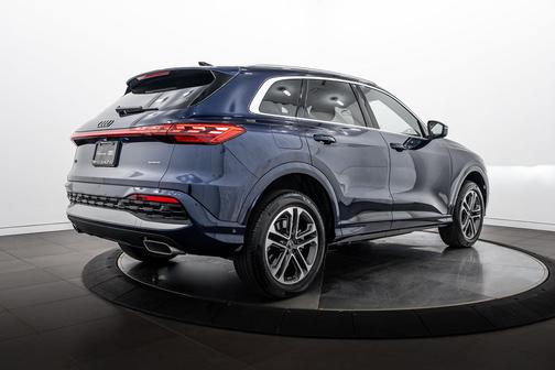 Navarra Blue Metallic 2025 Audi Q5 Premium