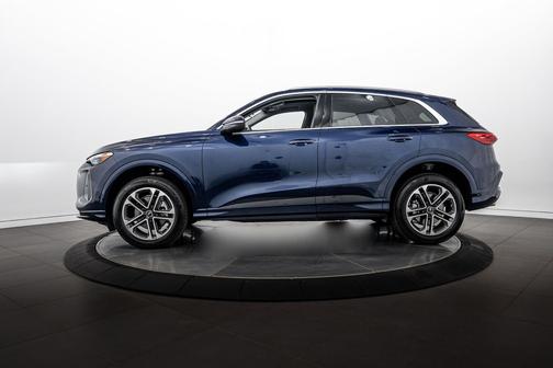 Navarra Blue Metallic 2025 Audi Q5 Premium