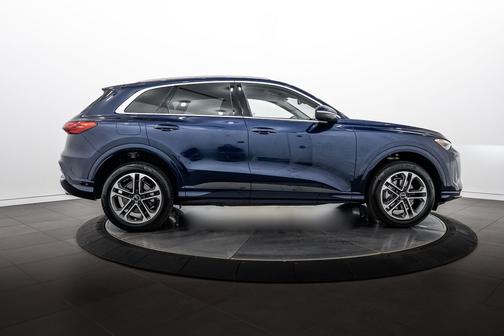 Navarra Blue Metallic 2025 Audi Q5 Premium