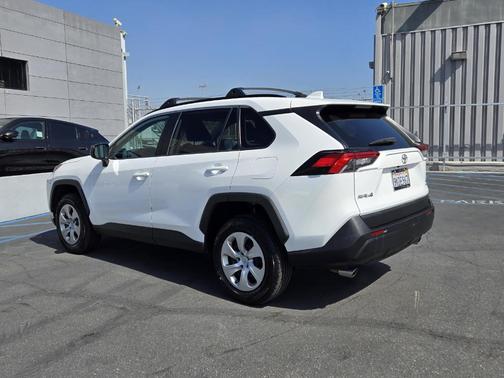 2020 Toyota RAV4 LE