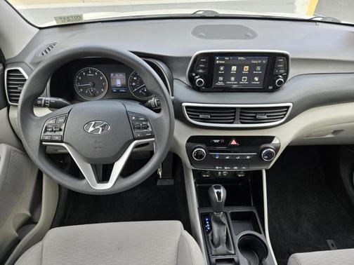 2020 Hyundai TUCSON SE