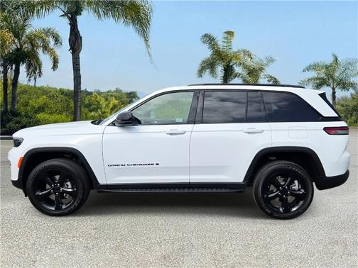 2025 Jeep Grand Cherokee Laredo