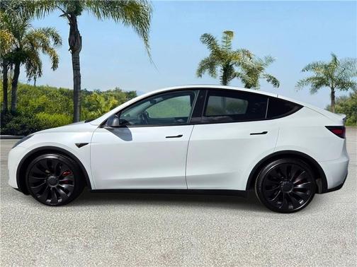 Pearl White Multi-Coat 2022 Tesla Model Y Performance Dual Motor All-Wheel Drive