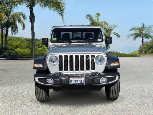 Silver Zynith Clearcoat 2023 Jeep Gladiator Sport