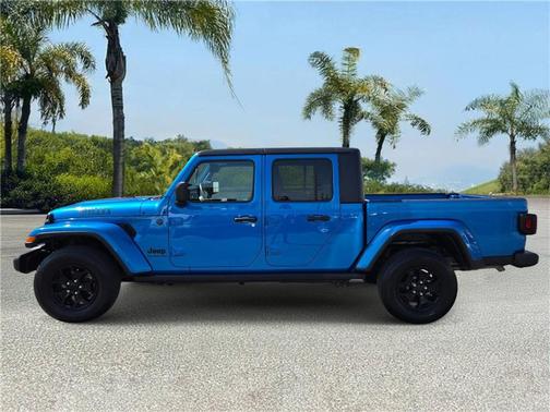 Hydro Blue Pearlcoat 2022 Jeep Gladiator Willys 4x4