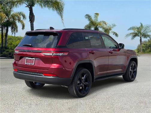 2025 Jeep Grand Cherokee Laredo