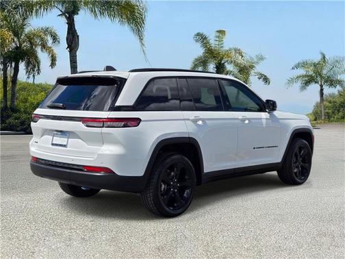 Bright White Clearcoat 2024 Jeep Grand Cherokee Altitude